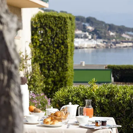 Du Levant 3* Антиб